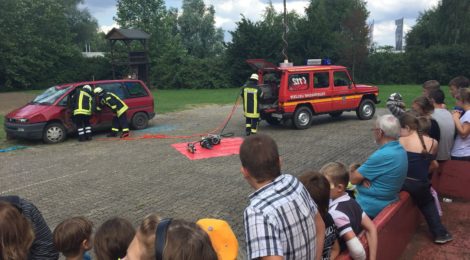 "Gomel-Kinder" zu Besuch bei der Feuerwehr Uelzen
