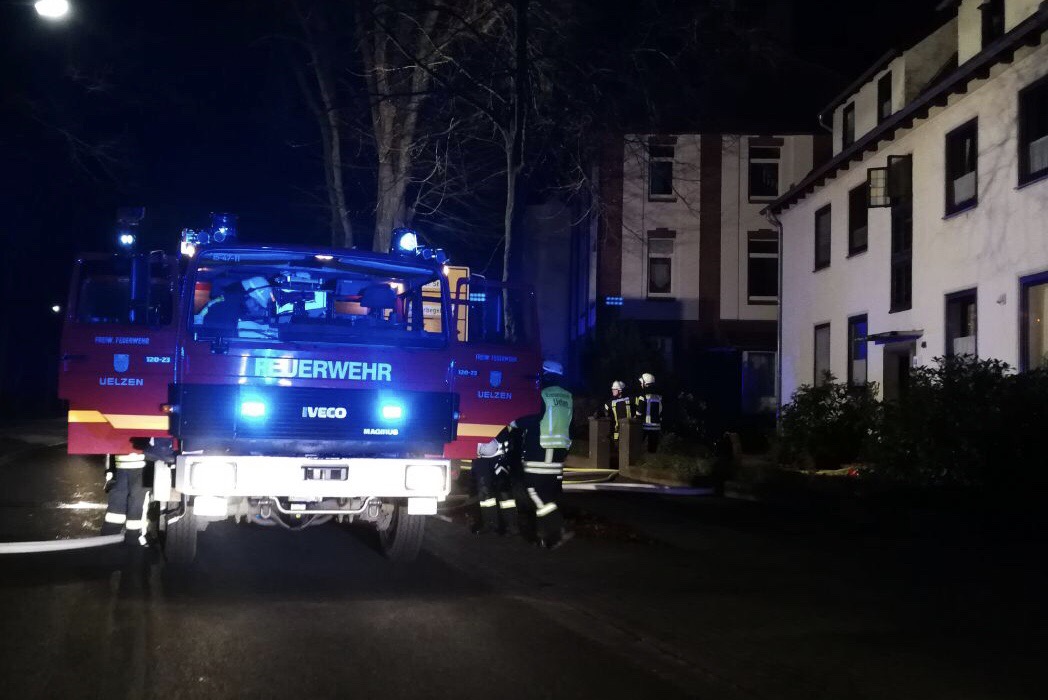 Nächtlicher Kellerbrand ruft Brandschützer auf den Plan