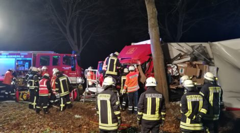 288. Anforderung RW - Verkehrsunfall mit LKW - Person eingeklemmt