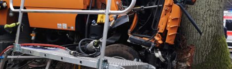 033. Verkehrsunfall mit LKW - Personen eingeklemmt
