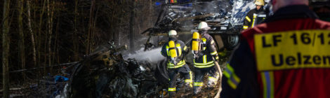 Nächtlicher Verkehrsunfall ruft Rettungskräfte auf den Plan